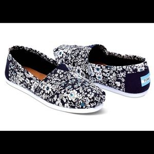 Toms Navy Floral Classic Flat